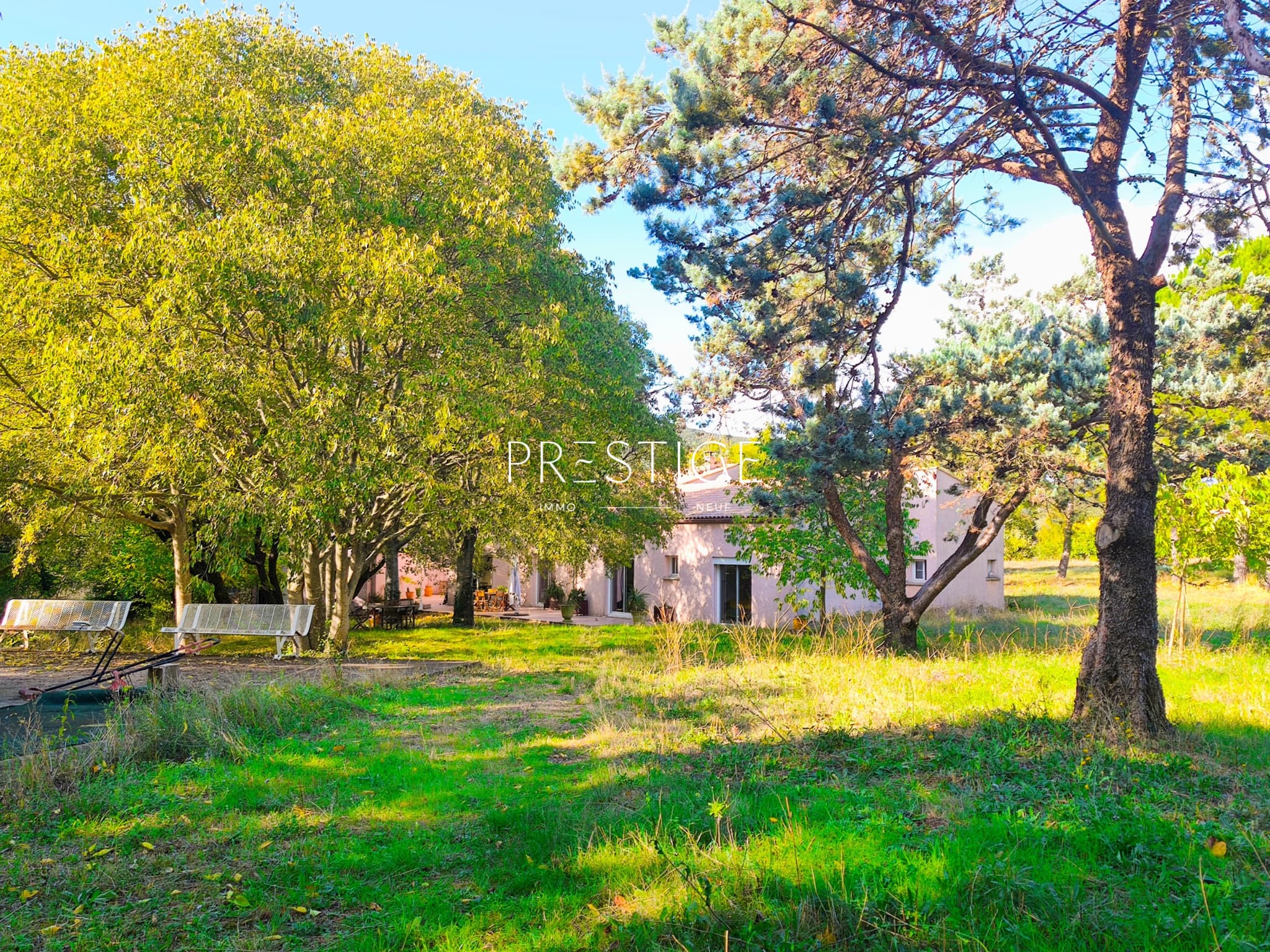 Un équilibre rare - Magnifique propriété avec terrain constructible